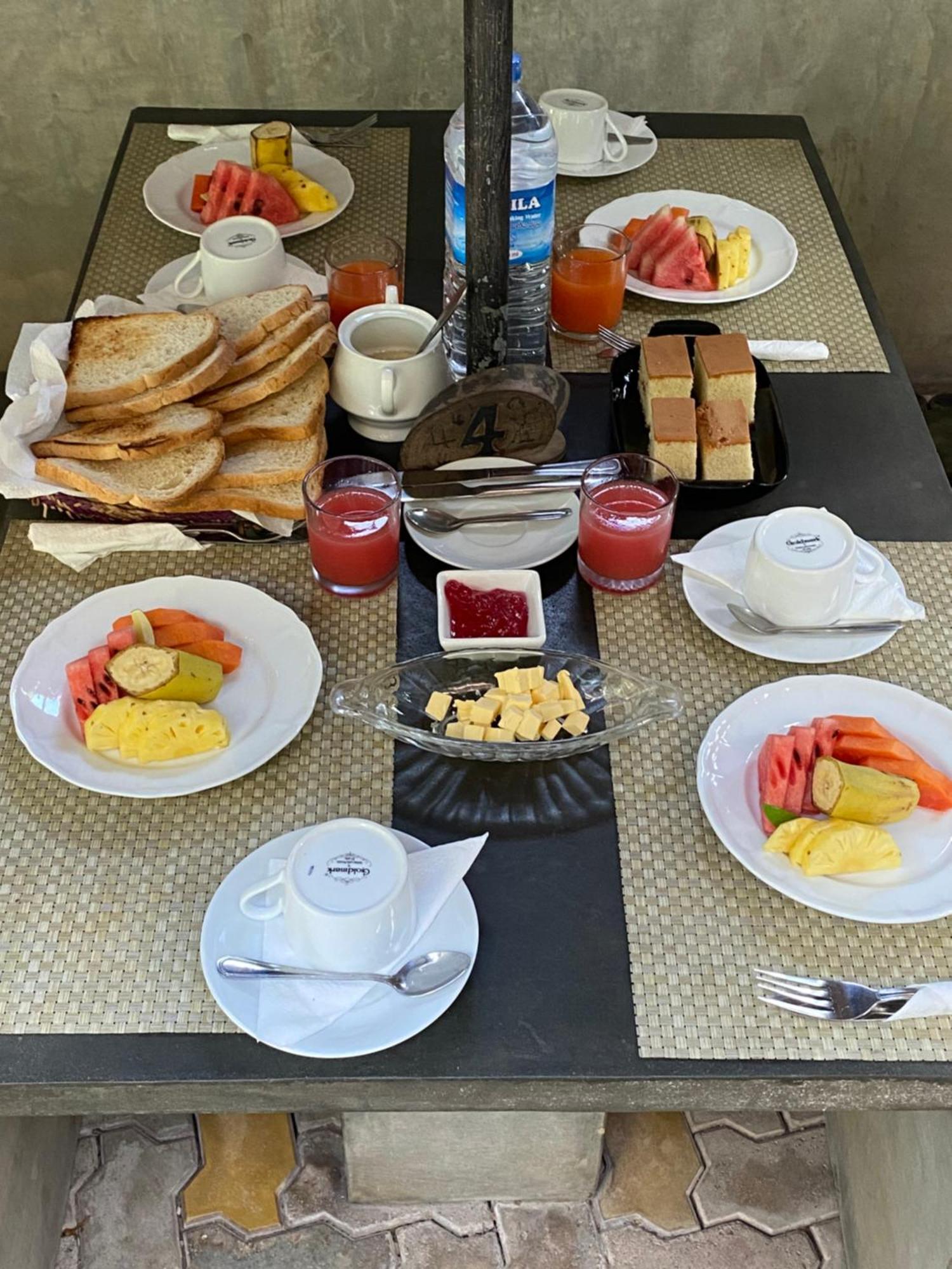 Hotel Tinaya Дамбулла Экстерьер фото