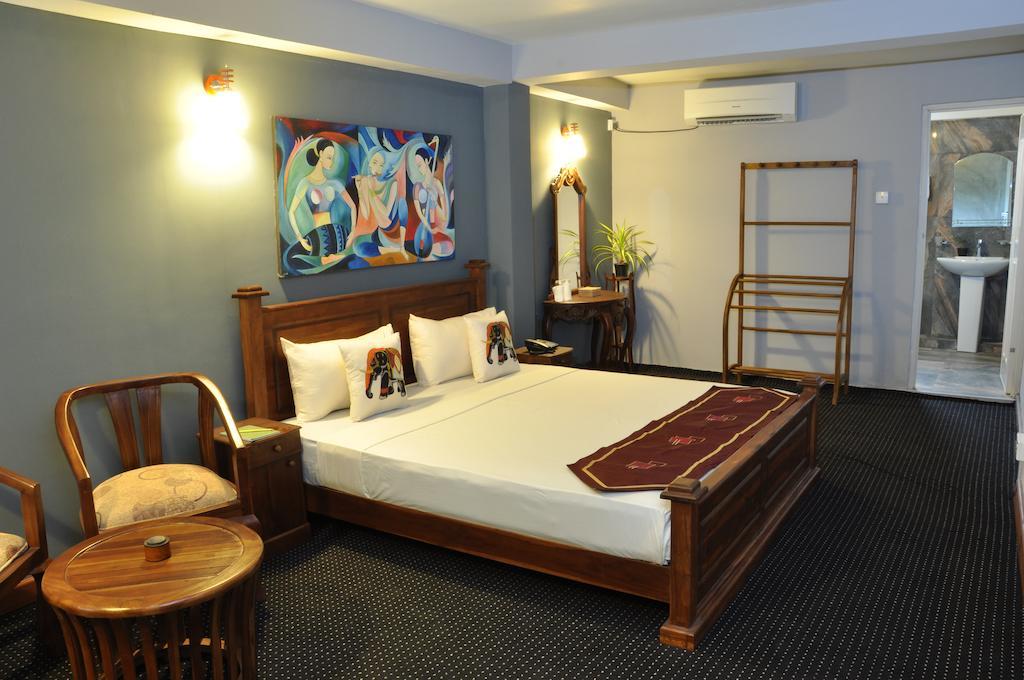 Hotel Tinaya Дамбулла Экстерьер фото